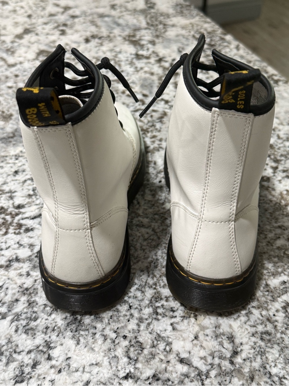White - Picture 4 of 6